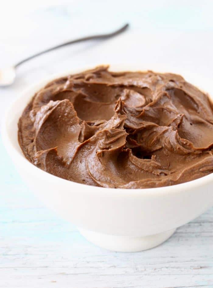 vegan and raw chocolate avocado pudding with maple syrup, cacao and vanilla
