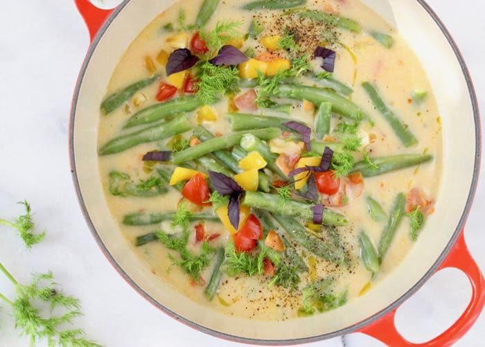 Romanian Green String Bean Soup Recipe with Dill, Garlic and Tomatoes - Creamy, Vegan, Plant-Based