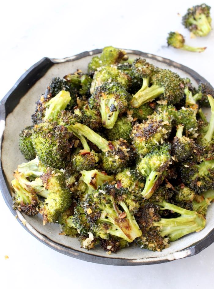 Best vegan roasted broccoli recipe with lemon and garlic.