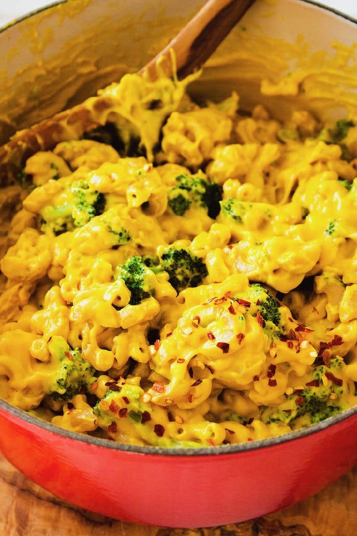 Easy Vegan Mac and Cheese Recipe with Broccoli and Cashew Cheese Sauce