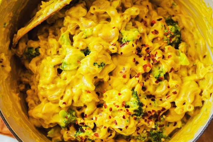 Easy Vegan Mac and Cheese Recipe with Broccoli and Cashew Cheese Sauce
