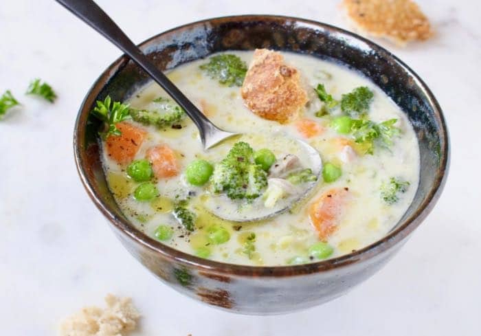 Easy vegan pot pie soup with peas, carrots and broccoli.