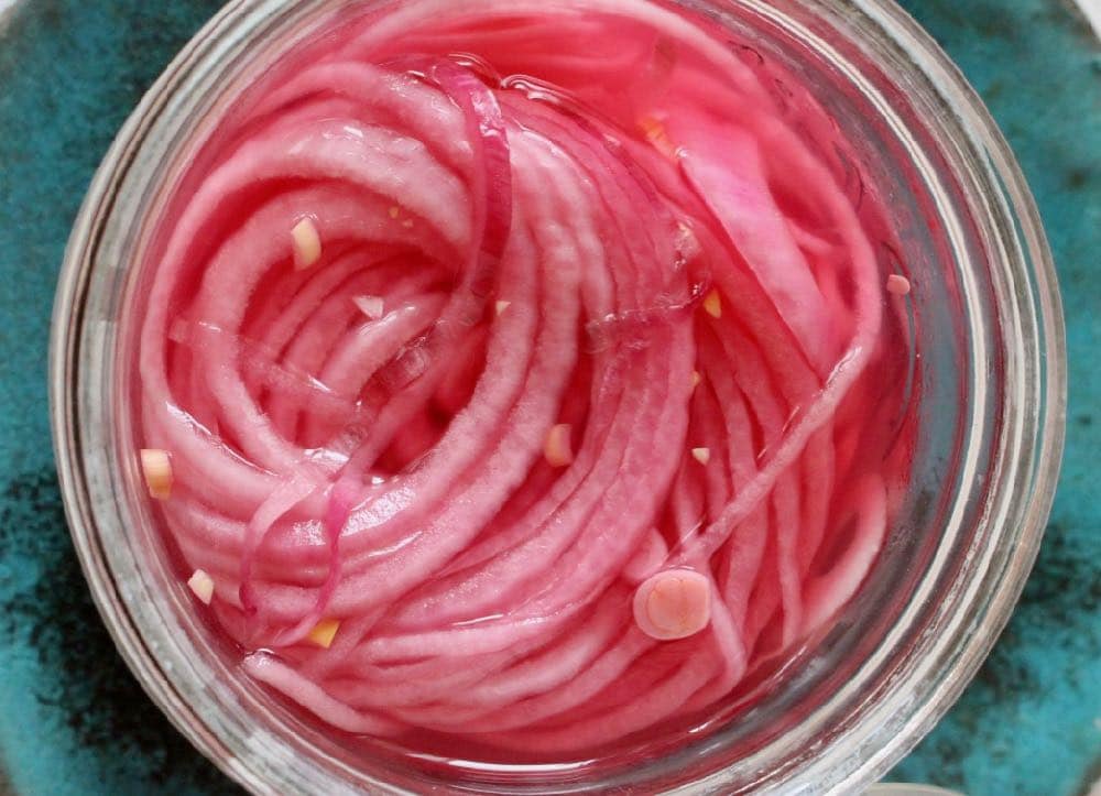 How to make quick and easy pickled red onions in a jar