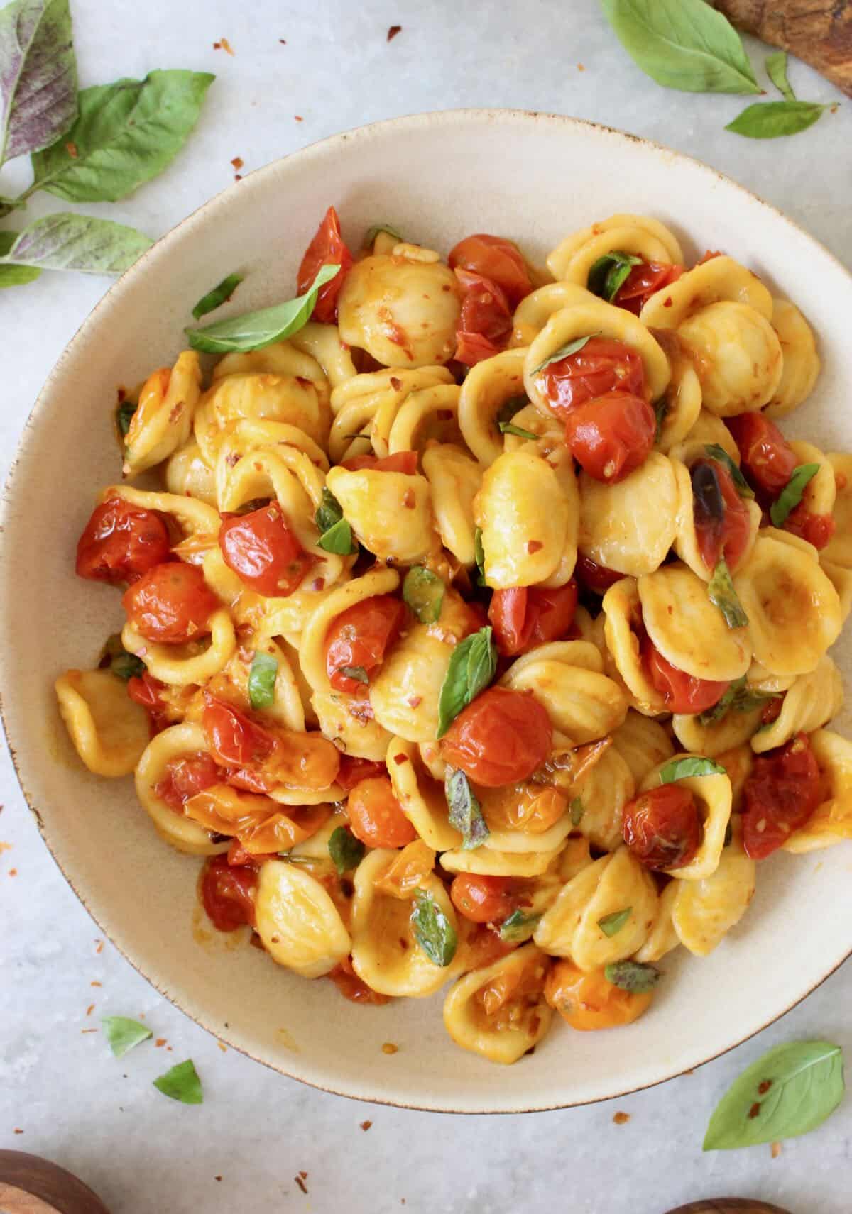 roasted tomato pasta with garlic and herbs
